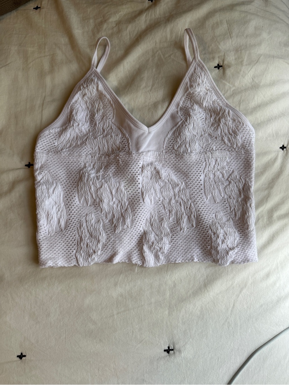 Lace-Textured V-Neck Cropped Cami in Light Lavender